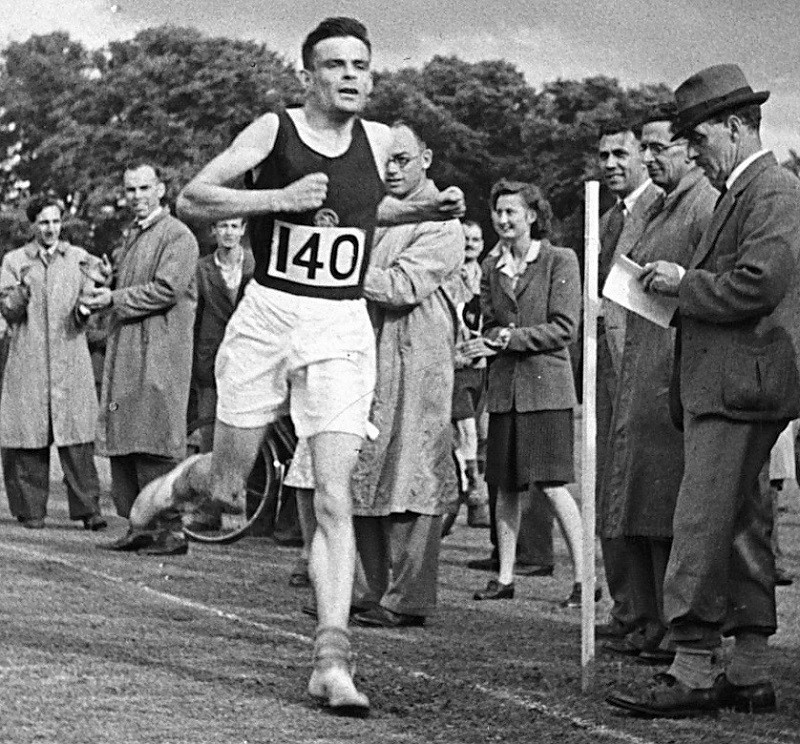 Sở thích bất ngờ của 5 thiên tài: Từ chạy marathon đến “nghiện” cờ bạc