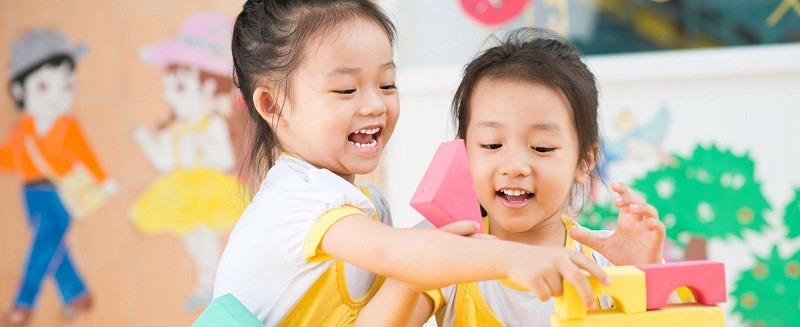 10 Cách đơn giản nuôi dạy một đứa trẻ có tính cách lạc quan dành cho cha mẹ