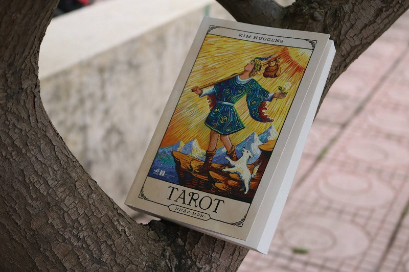8 cuốn sách chiêm tinh và tarot giúp bạn giải mã bí ẩn của vũ trụ