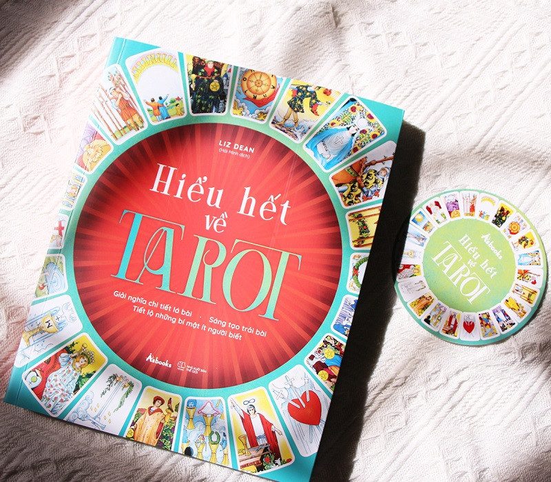 8 cuốn sách chiêm tinh và tarot giúp bạn giải mã bí ẩn của vũ trụ