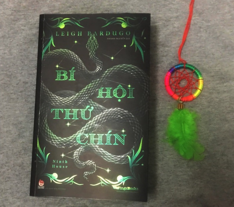 Review sách Bí hội thứ chín &#8211; Leigh Bardugo