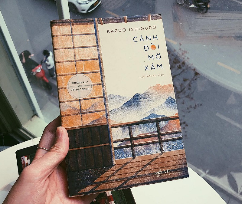 Review sách Cảnh đồi mờ xám &#8211; Kazuo Ishiguro
